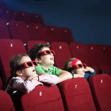 depositphotos_10959747-stock-photo-excited-kids-in-the-movie