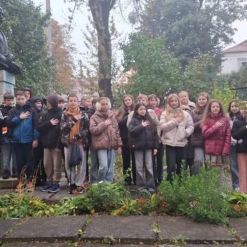photo_5445195555920805727_y